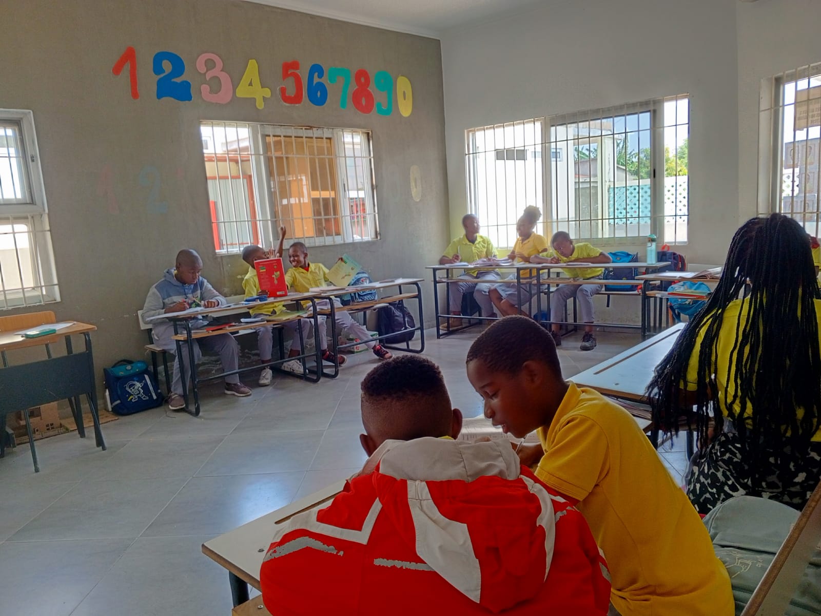 Alunos na sala de estudos